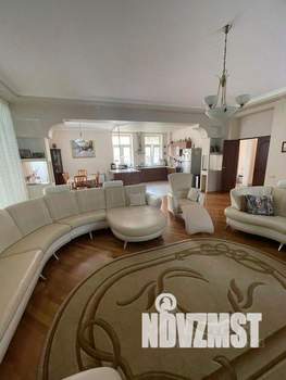 Дом 402м², 3-этажный, участок 7 сот.  