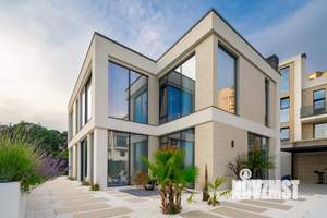 Дом 280м², 2-этажный, участок 7 сот.  