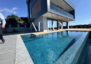 Дом 294м², 3-этажный, участок 5 сот.  