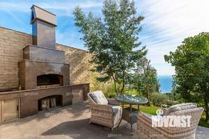 Коттедж 600м², 3-этажный, участок 24 сот.  