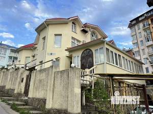 Дом 613м&sup2;, 3-этажный, участок 8 сот.  