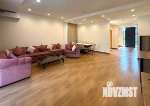 Дом 320м², 2-этажный, участок 5 сот.  