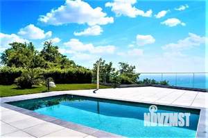 Дом 270м&sup2;, 2-этажный, участок 8 сот.  