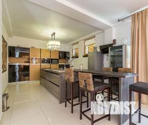 Коттедж 240м², 2-этажный, участок 3 сот.  