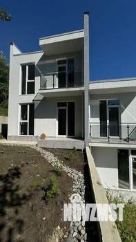 Таунхаус 150м², 2-этажный, участок 5 сот.  