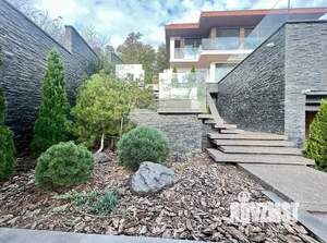 Дом 300м², 2-этажный, участок 10 сот.  