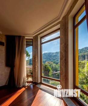 Дом 350м², 2-этажный, участок 10 сот.  