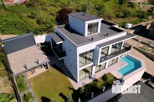 Дом 250м², 2-этажный, участок 5 сот.  