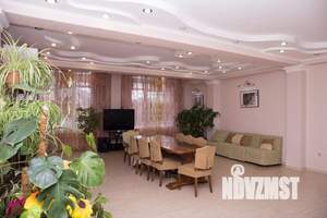 Дом 500м², 3-этажный, участок 6 сот.  
