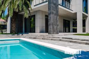 Коттедж 288м², 3-этажный, участок 8 сот.  