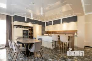 Дом 250м², 2-этажный, участок 7 сот.  