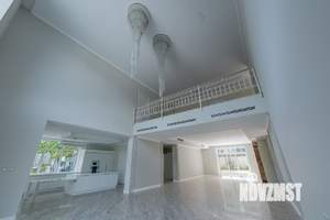 Дом 1500м&sup2;, 3-этажный, участок 30 сот.  