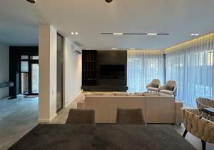 Дом 200м², 2-этажный, участок 6 сот.  