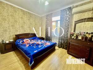 Дом 260м², 3-этажный, участок 8 сот.  