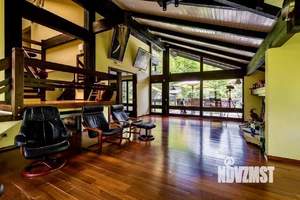 Дом 300м², 2-этажный, участок 9 сот.  