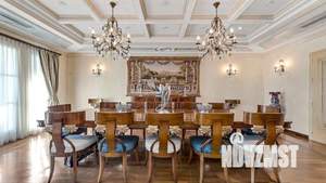 Дом 1400м², 3-этажный, участок 35 сот.  