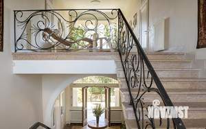 Дом 270м², 3-этажный, участок 15 сот.  