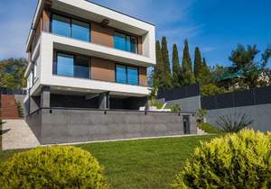 Дом 230м², 2-этажный, участок 7 сот.  