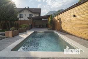 Дом 370м&sup2;, 3-этажный, участок 6 сот.  