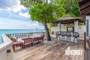 Дом 800м², 3-этажный, участок 50 сот.  