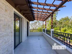 Коттедж 250м², 2-этажный, участок 6 сот.  