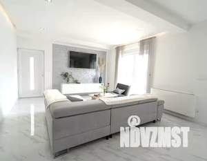 Дом 180м², 2-этажный, участок 6 сот.  