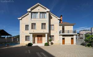 Дом 550м², 3-этажный, участок 15 сот.  