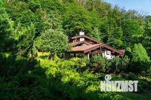 Дом 300м&sup2;, 3-этажный, участок 15 сот.  