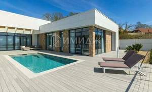 Дом 250м&sup2;, 2-этажный, участок 10 сот.  