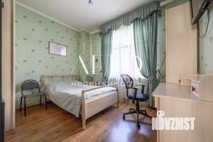 Дом 242м&sup2;, 3-этажный, участок 8 сот.  