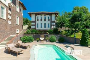 Дом 320м², 2-этажный, участок 10 сот.  