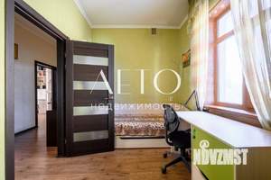 Дом 242м&sup2;, 3-этажный, участок 8 сот.  