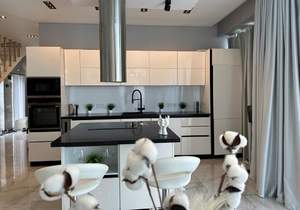 Дом 230м², 2-этажный, участок 6 сот.  