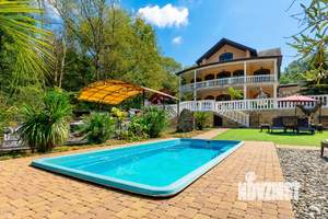 Дом 422м², 3-этажный, участок 14 сот.  