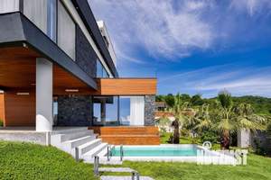 Дом 400м², 3-этажный, участок 7 сот.  