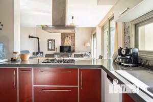 Дом 190м², 3-этажный, участок 8 сот.  