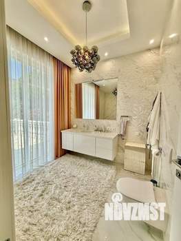 Дом 640м², 3-этажный, участок 21 сот.  