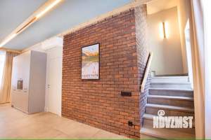 Дом 204м&sup2;, 3-этажный, участок 3 сот.  