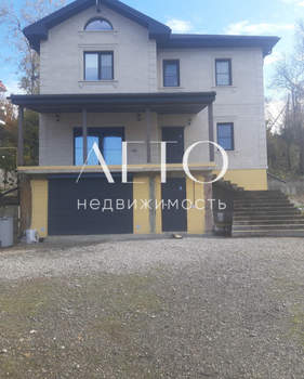 Дом 293м&sup2;, 3-этажный, участок 12 сот.  