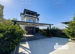 Дом 300м&sup2;, 2-этажный, участок 7 сот.  