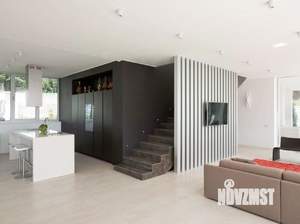 Дом 700м², 2-этажный, участок 30 сот.  