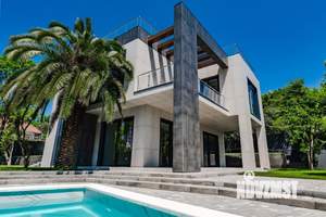 Коттедж 288м², 3-этажный, участок 8 сот.  