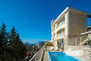 Дом 200м², 3-этажный, участок 6 сот.  