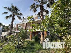 Дом 350м², 3-этажный, участок 6 сот.  