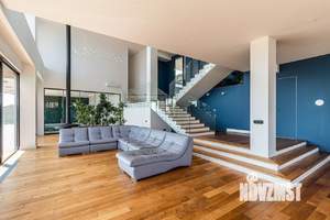 Дом 500м², 3-этажный, участок 15 сот.  