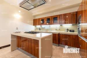 Таунхаус 270м², 3-этажный, участок 1 сот.  