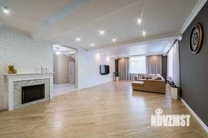 Дом 250м², 2-этажный, участок 7 сот.  