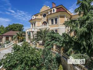 Дом 1098м&sup2;, 4-этажный, участок 35 сот.  