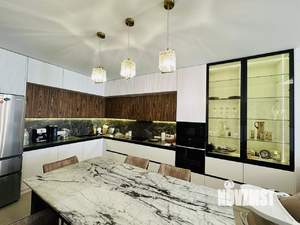 Дом 200м², 2-этажный, участок 10 сот.  