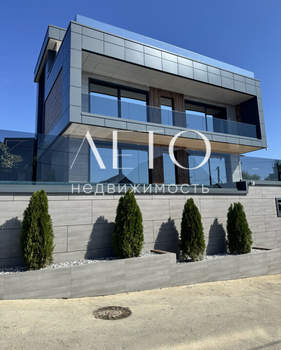 Дом 294м², 3-этажный, участок 5 сот.  